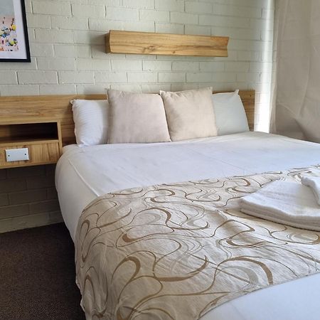 קמפסי Moon River Motor Inn מראה חיצוני תמונה