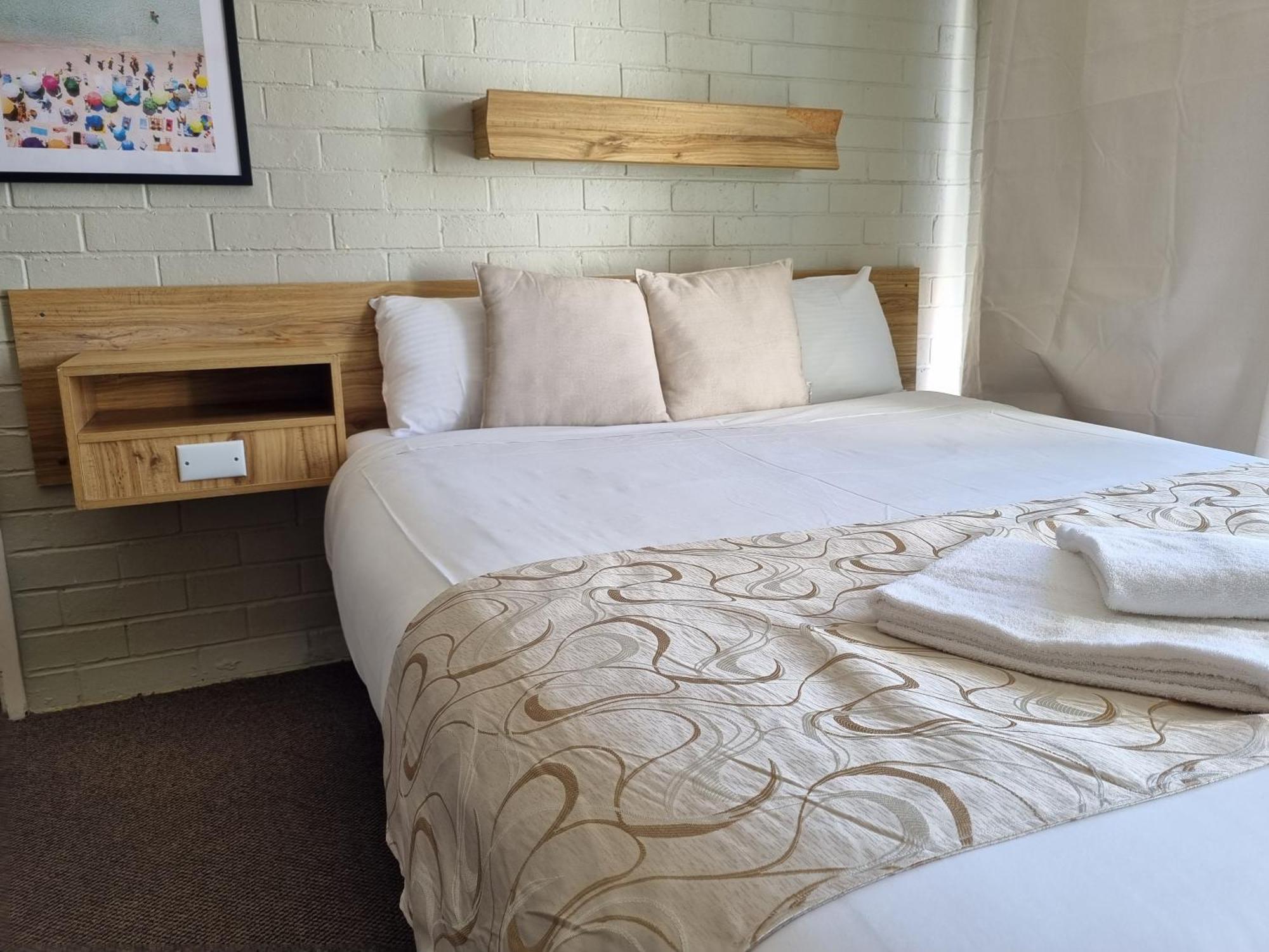קמפסי Moon River Motor Inn מראה חיצוני תמונה