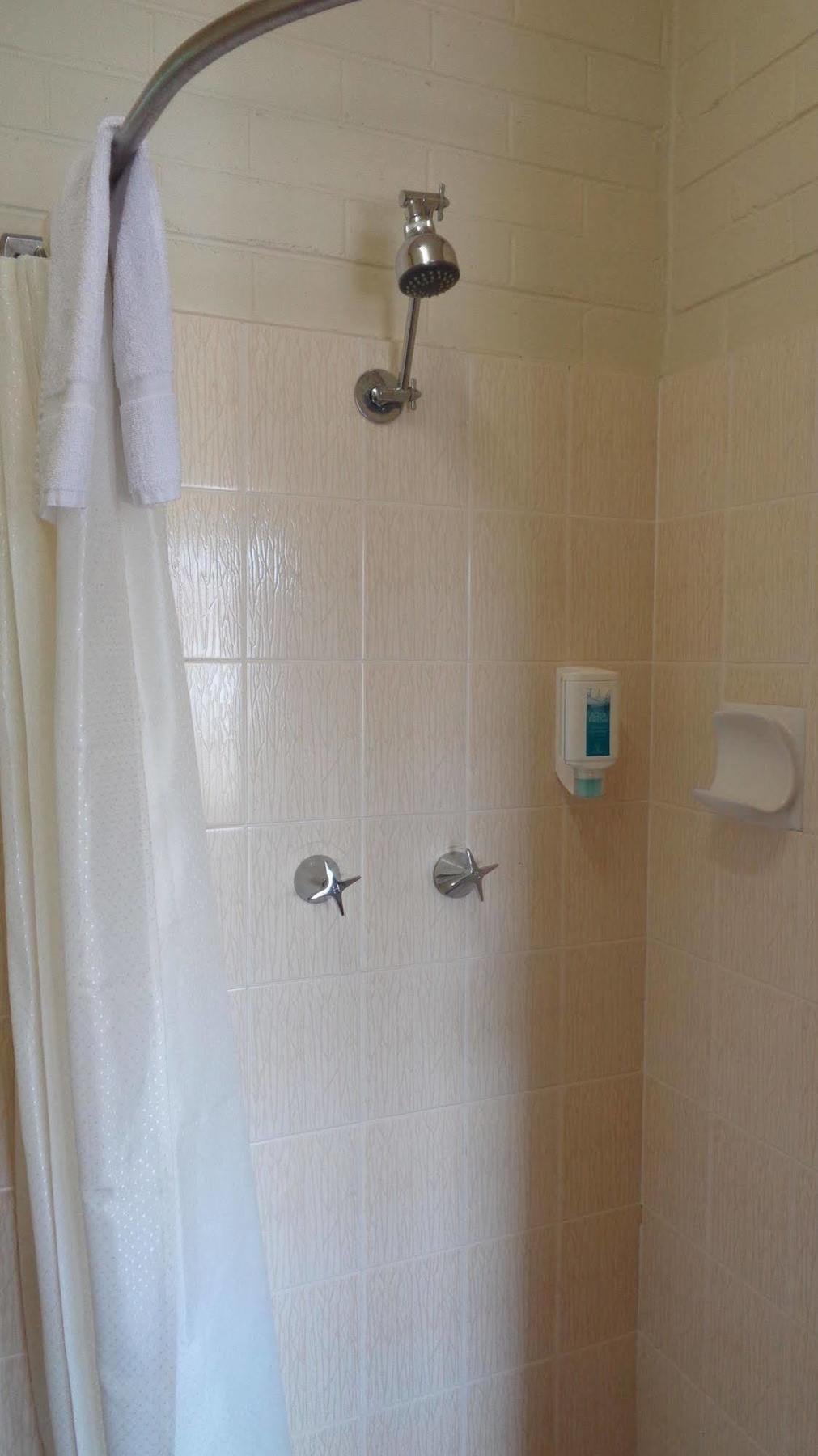 קמפסי Moon River Motor Inn מראה חיצוני תמונה